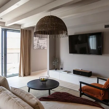 Val & Sol Villa *